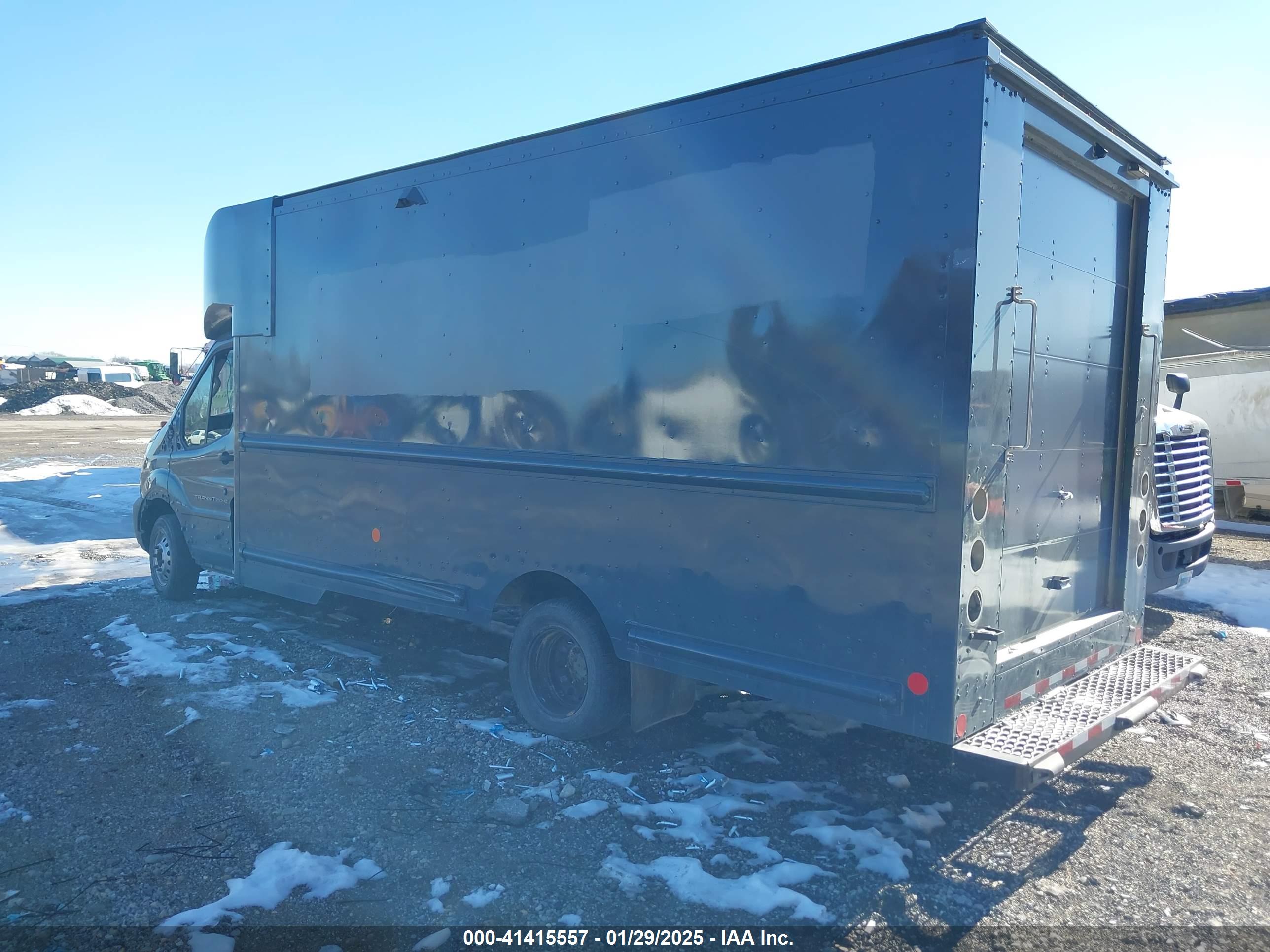 2022 FORD Transit — VIN 1FDDF6P84NKA51572 — photo 3